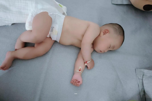 江苏宝宝突然很多眼屎